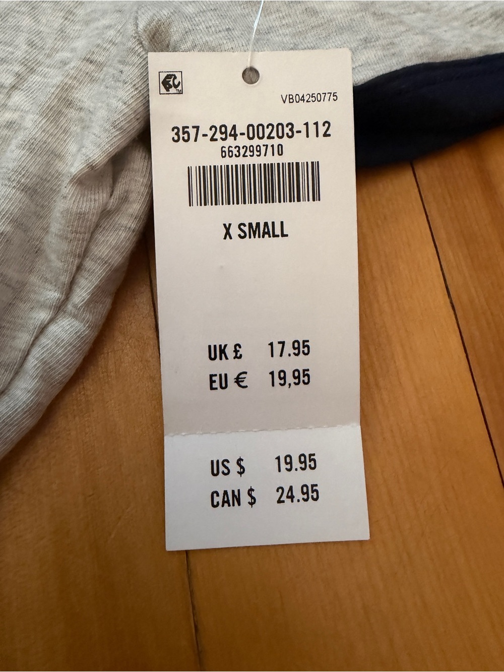 Hollister - Off-the-shoulder Logo Graphic Tee - Picture 3 of 5